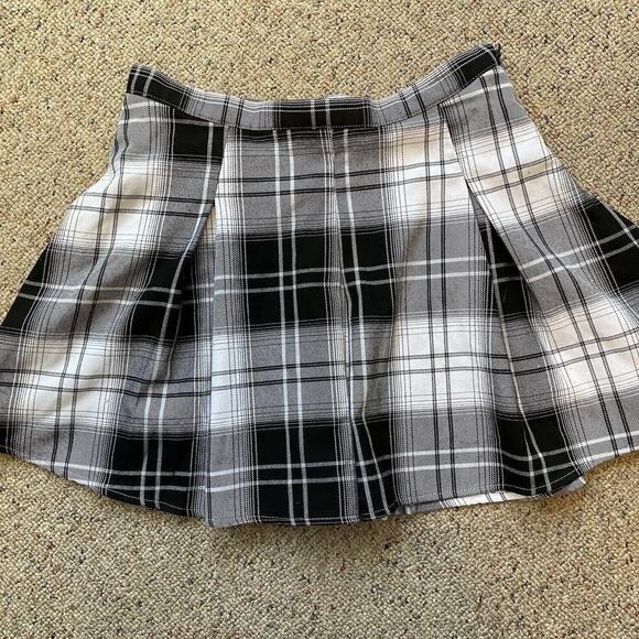SO Juniors size 7 Academia Black White Swiftie Plaid Mid Rise Pleated Mini Skirt - Picture 1 of 6
